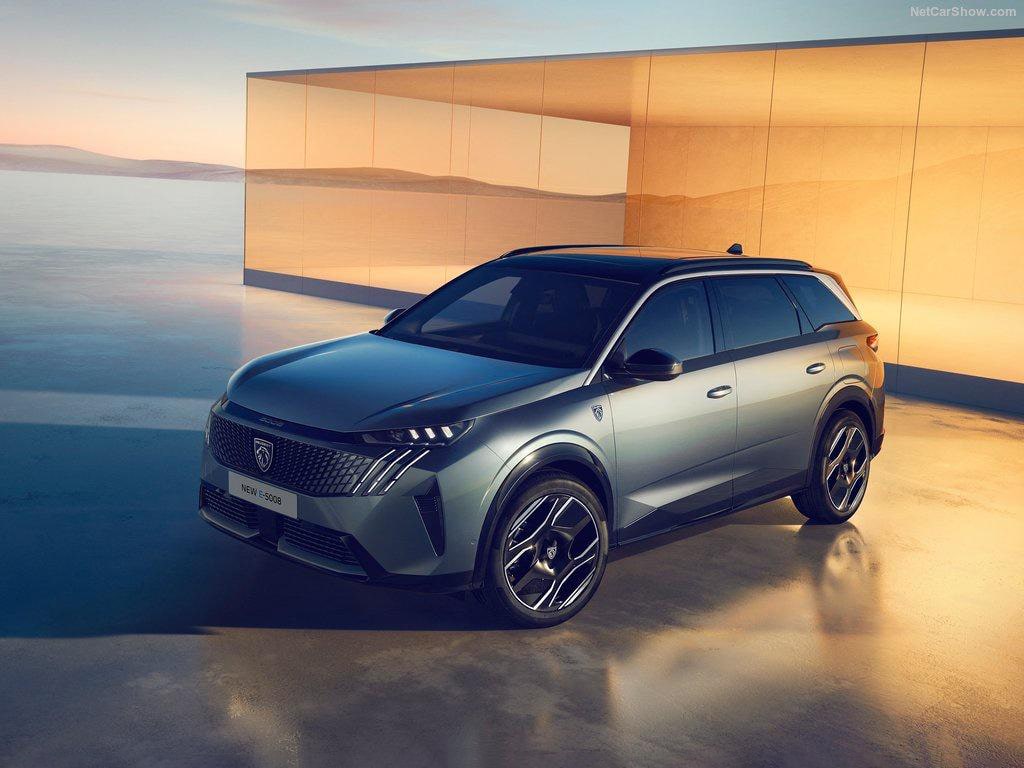 Peugeot e-5008